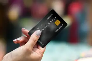 إزاي تتجنب الديون وإنت بتستخدم كارت الائتمان؟
