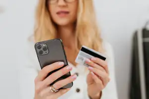 Comment obtenir une carte de crédit avec un petit salaire